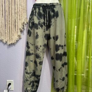 PrettyLittleThing Tie-Dye Jogger Sweatpants Sage and Dark Grey